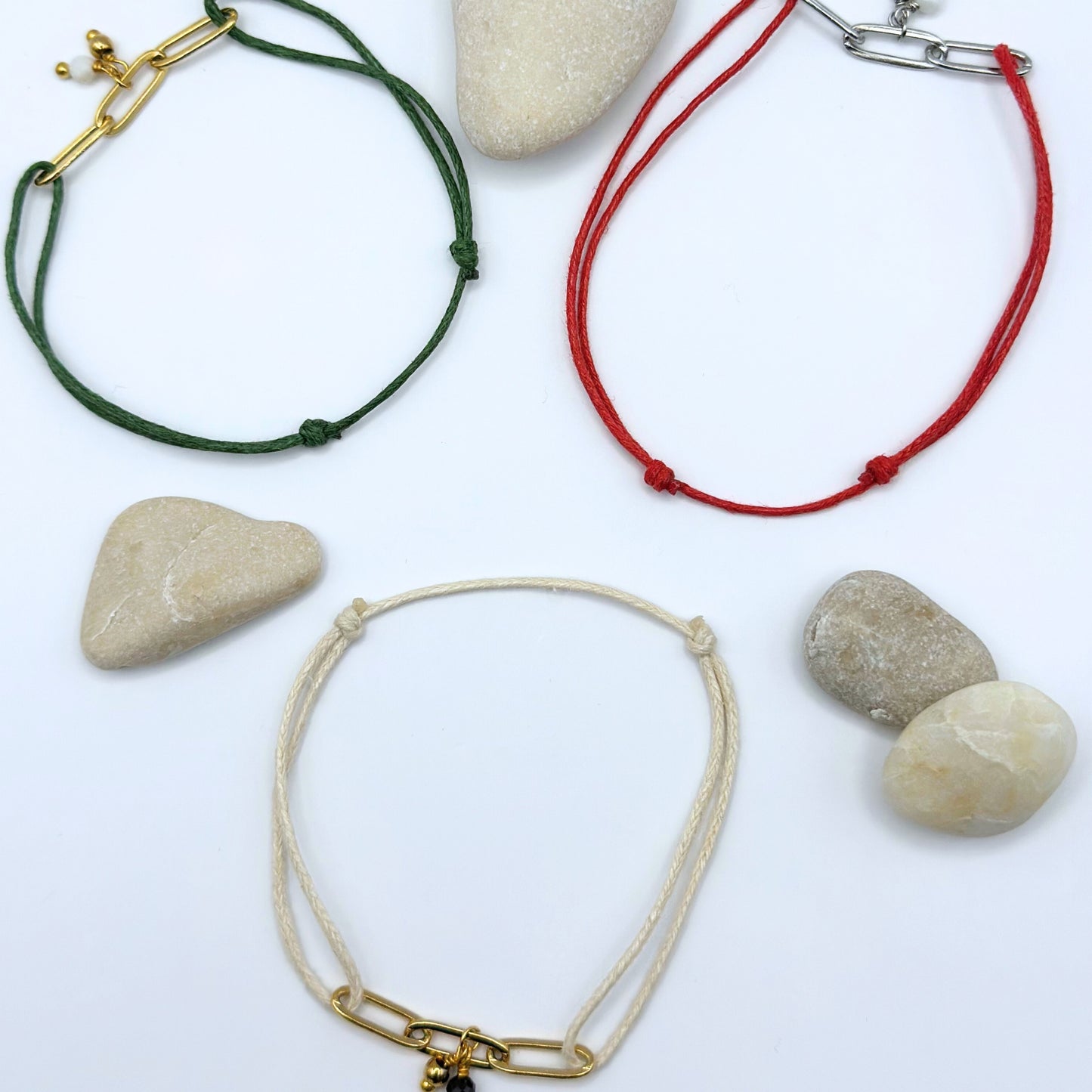 Bracelet Liberté cordon, gros plan